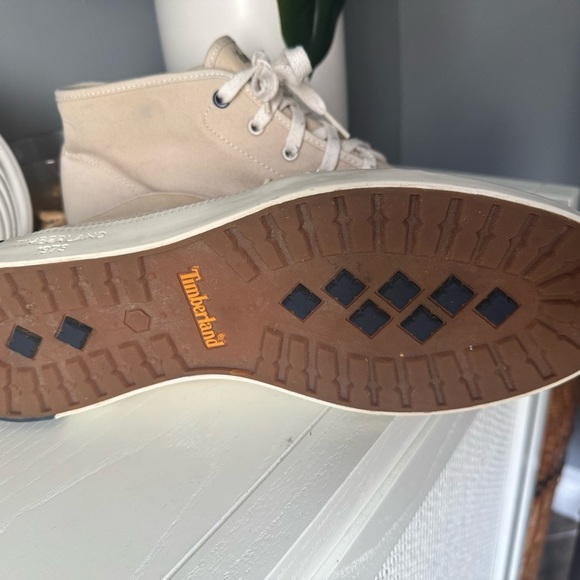 Timberland White and Brown Sneakers with Classic Design - Picture 7 of 9